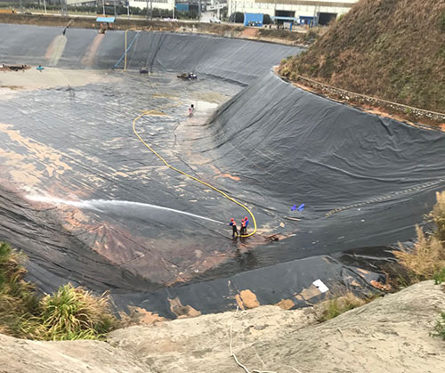 庄河废水池清理